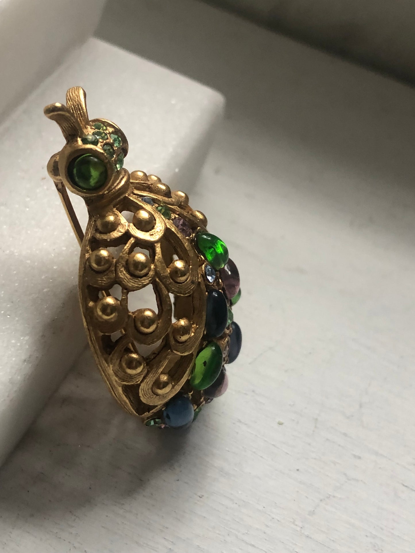Vintage Oscar de La Renta brooch pin bug bee insect cabochon