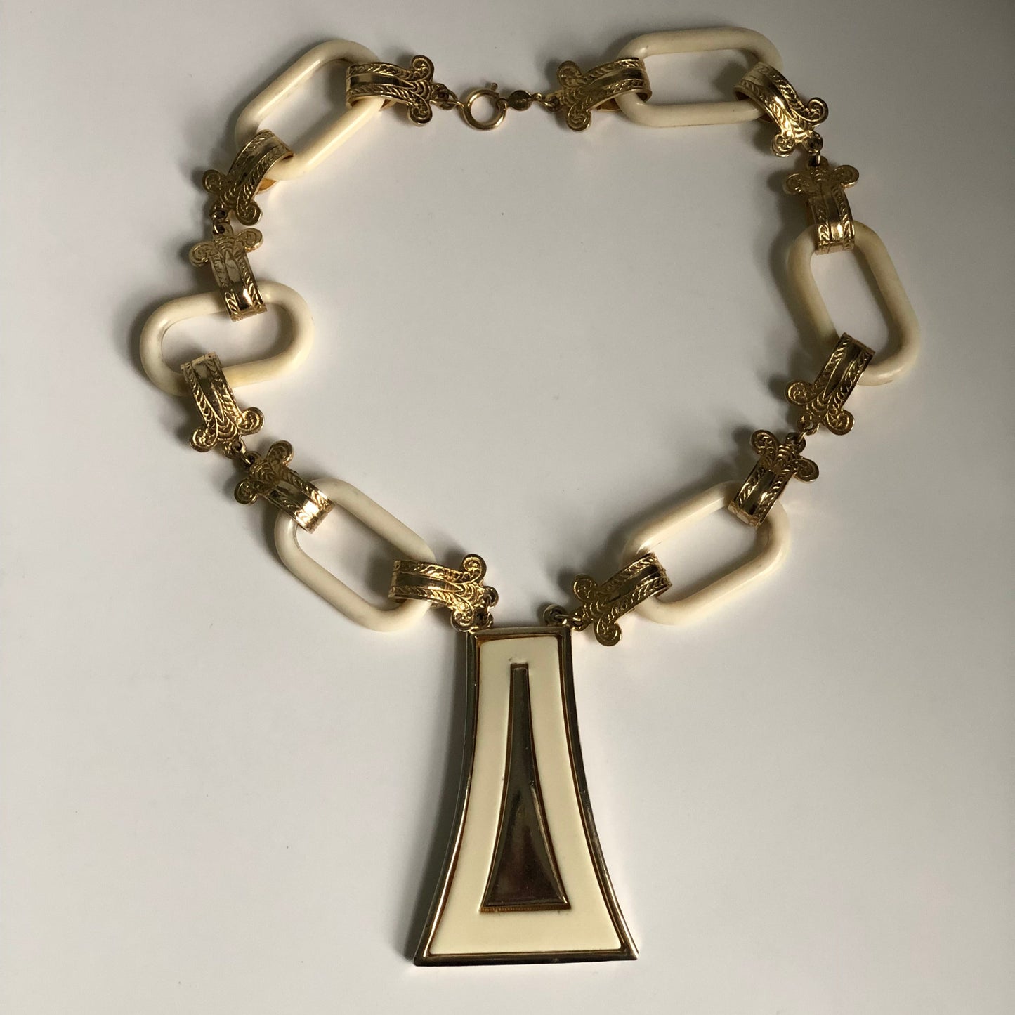 vintage ACCESSOCRAFT necklace large pendant plastic links