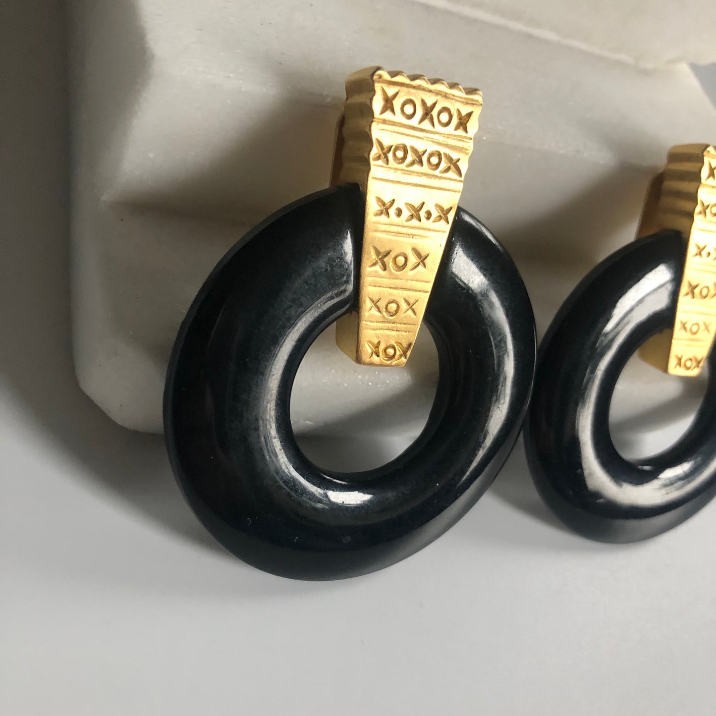 Vintage Les Bernard for Vogue earrings clip on large plastic circle