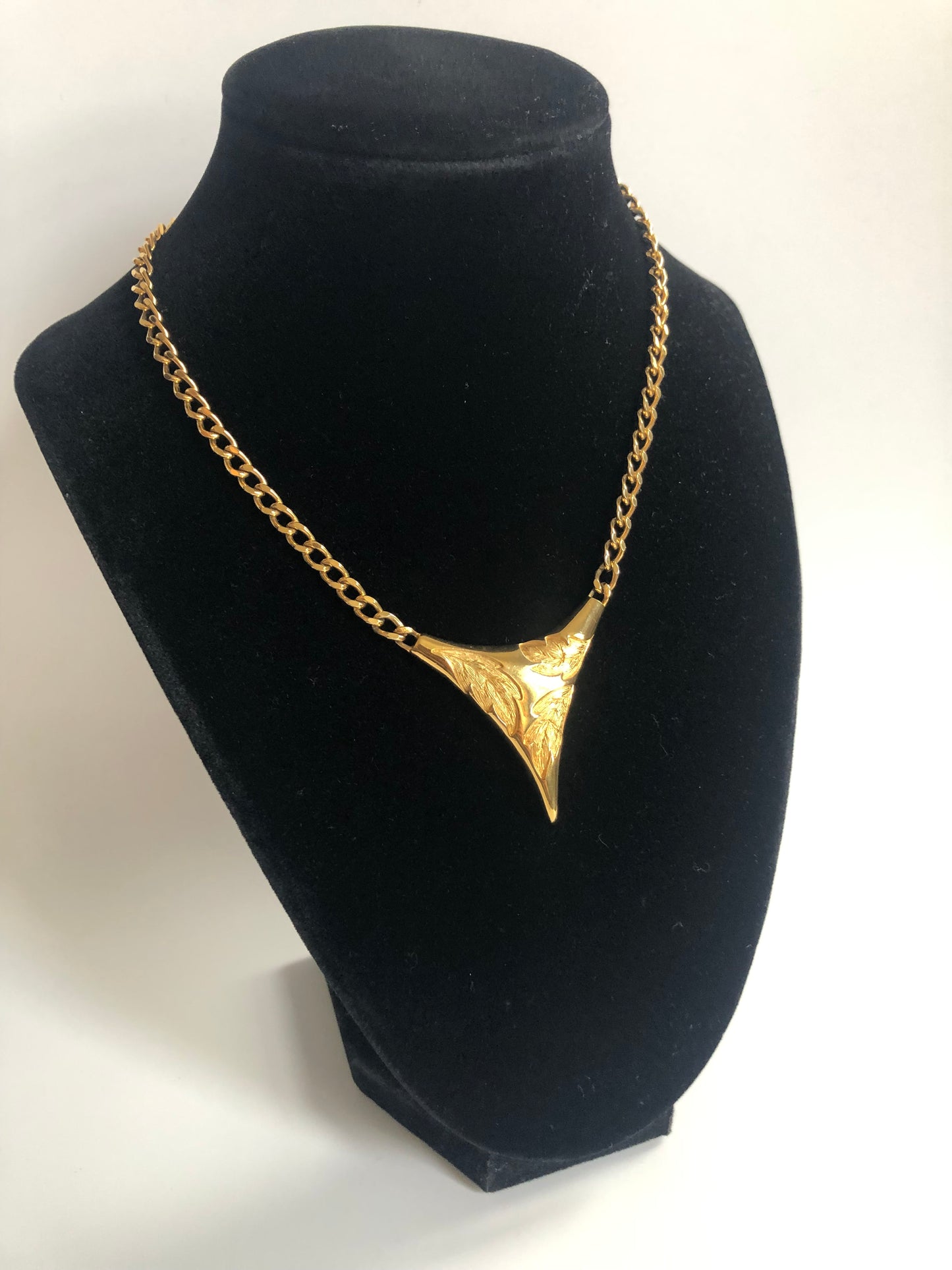 Vintage GIVENCHY necklace carved leaf pendant 1979