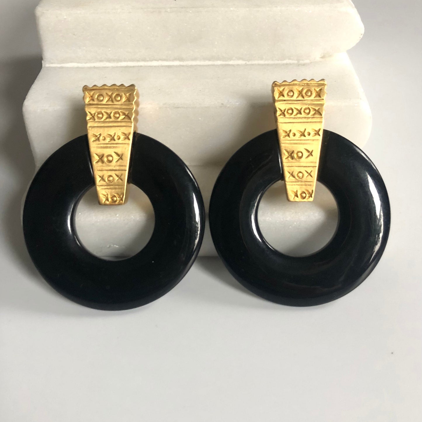 Vintage Les Bernard for Vogue earrings clip on large plastic circle