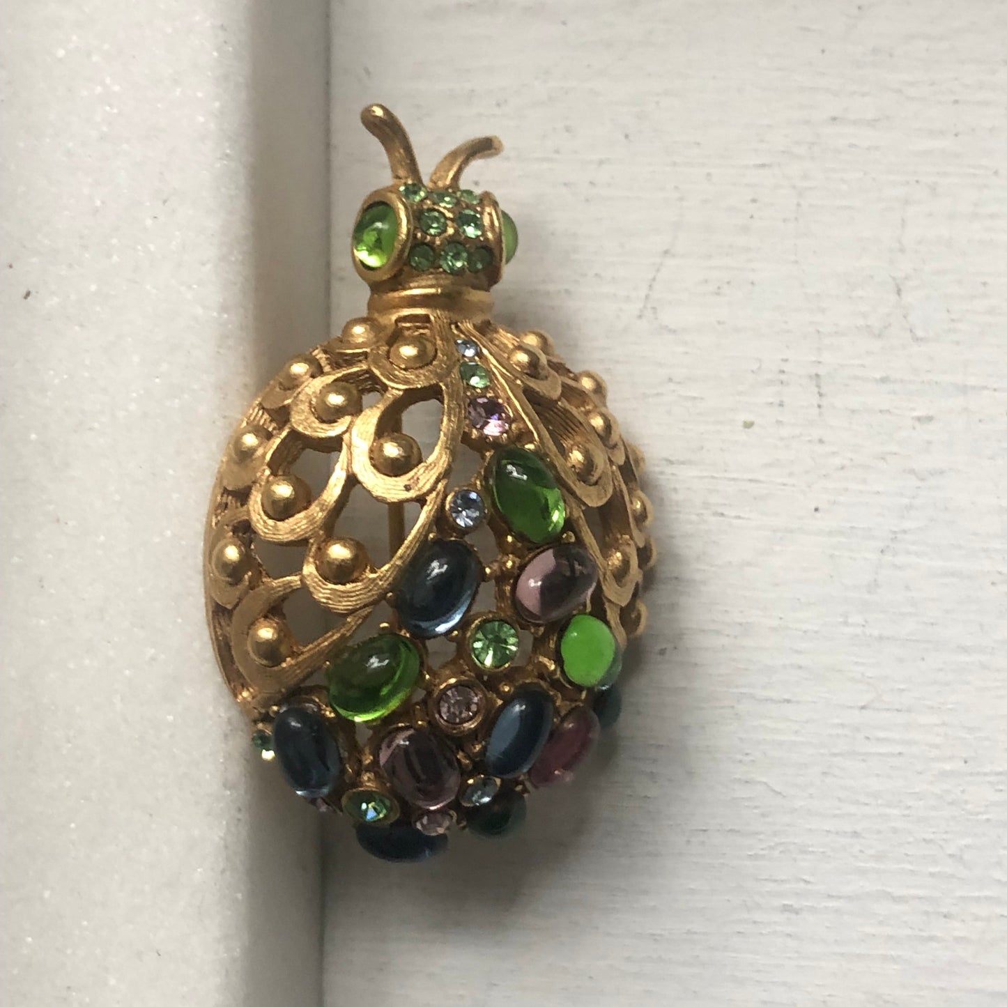 Vintage Oscar de La Renta brooch pin bug bee insect cabochon