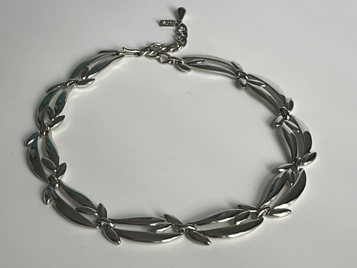 Vintage Monet silver tone  links collar