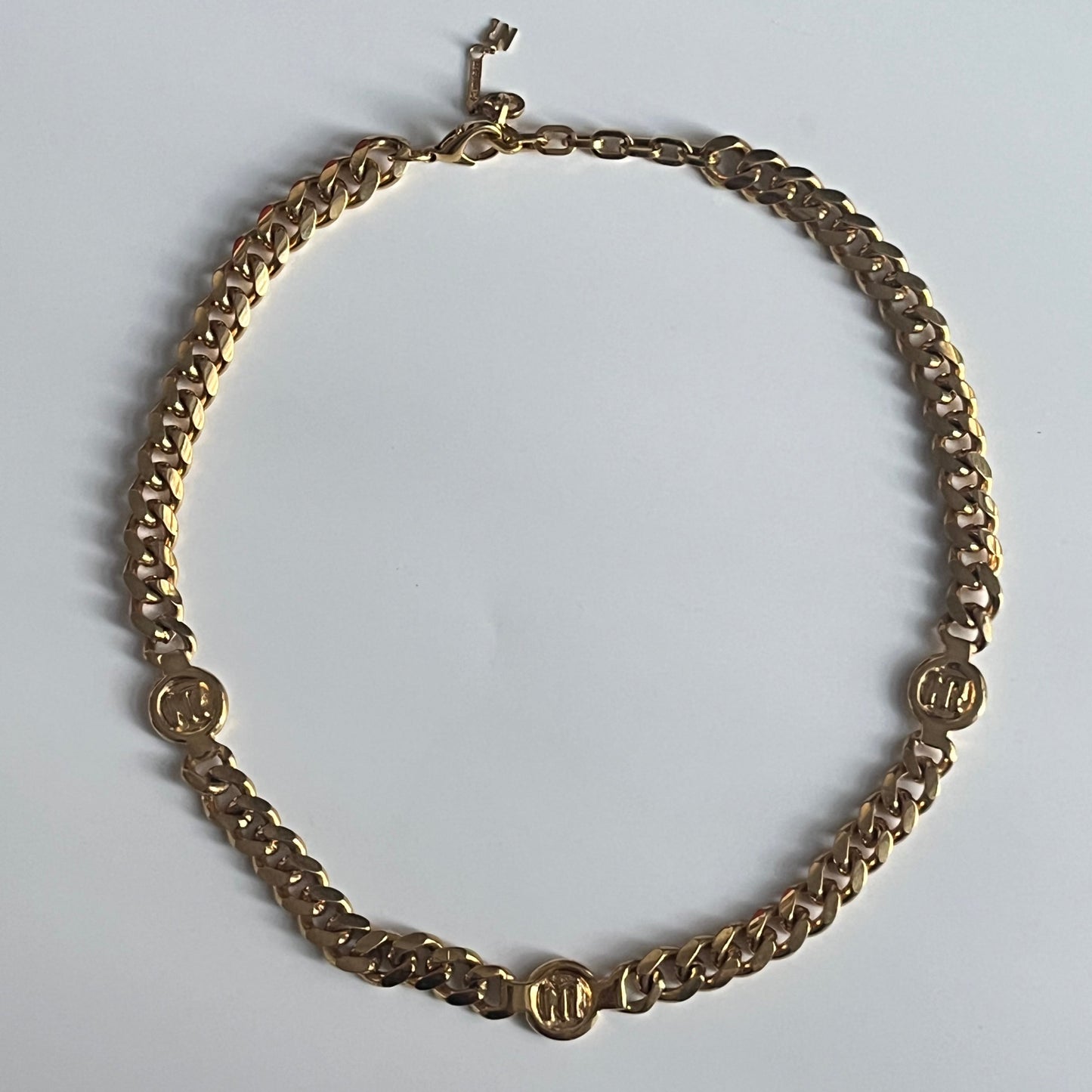 Vintage Nina Ricci necklace round links Logo