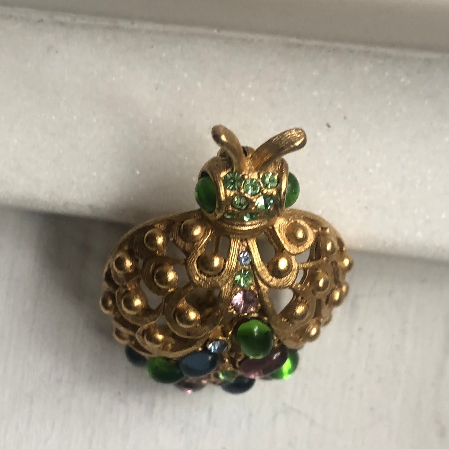 Vintage Oscar de La Renta brooch pin bug bee insect cabochon