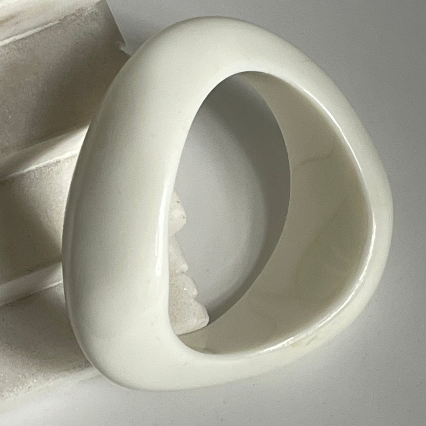 Vintage bracelet chunky plastic white 1980’s