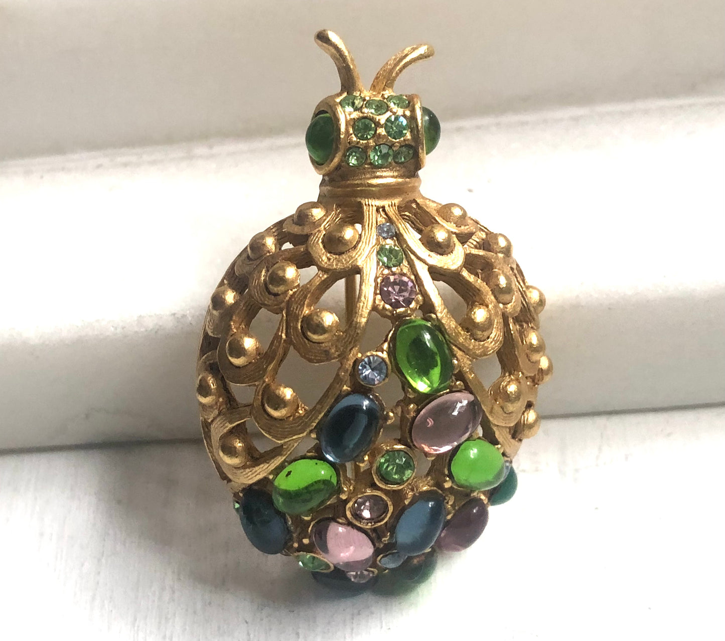 Vintage Oscar de La Renta brooch pin bug bee insect cabochon