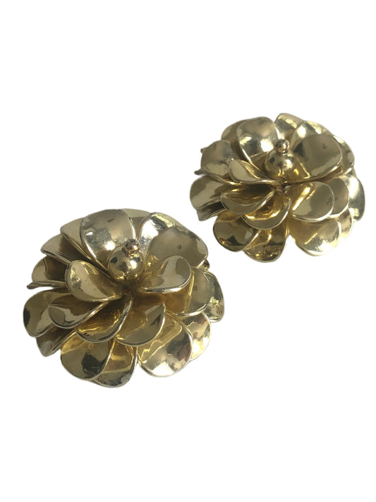 vintage earrings clip on flower gold tone plastic
