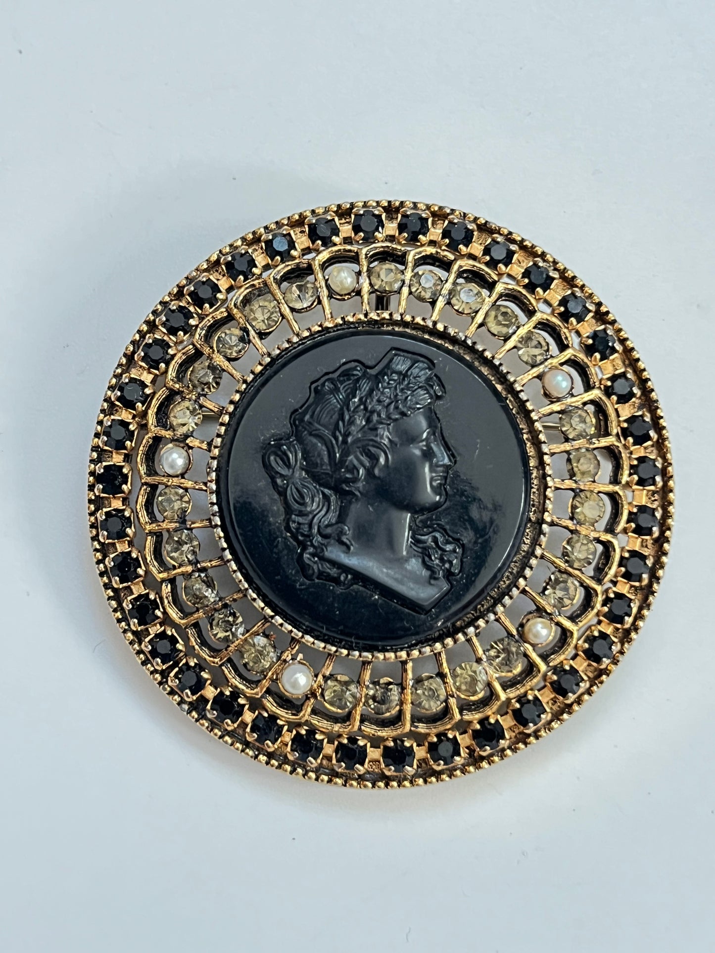 Vintage brooch pendant cameo