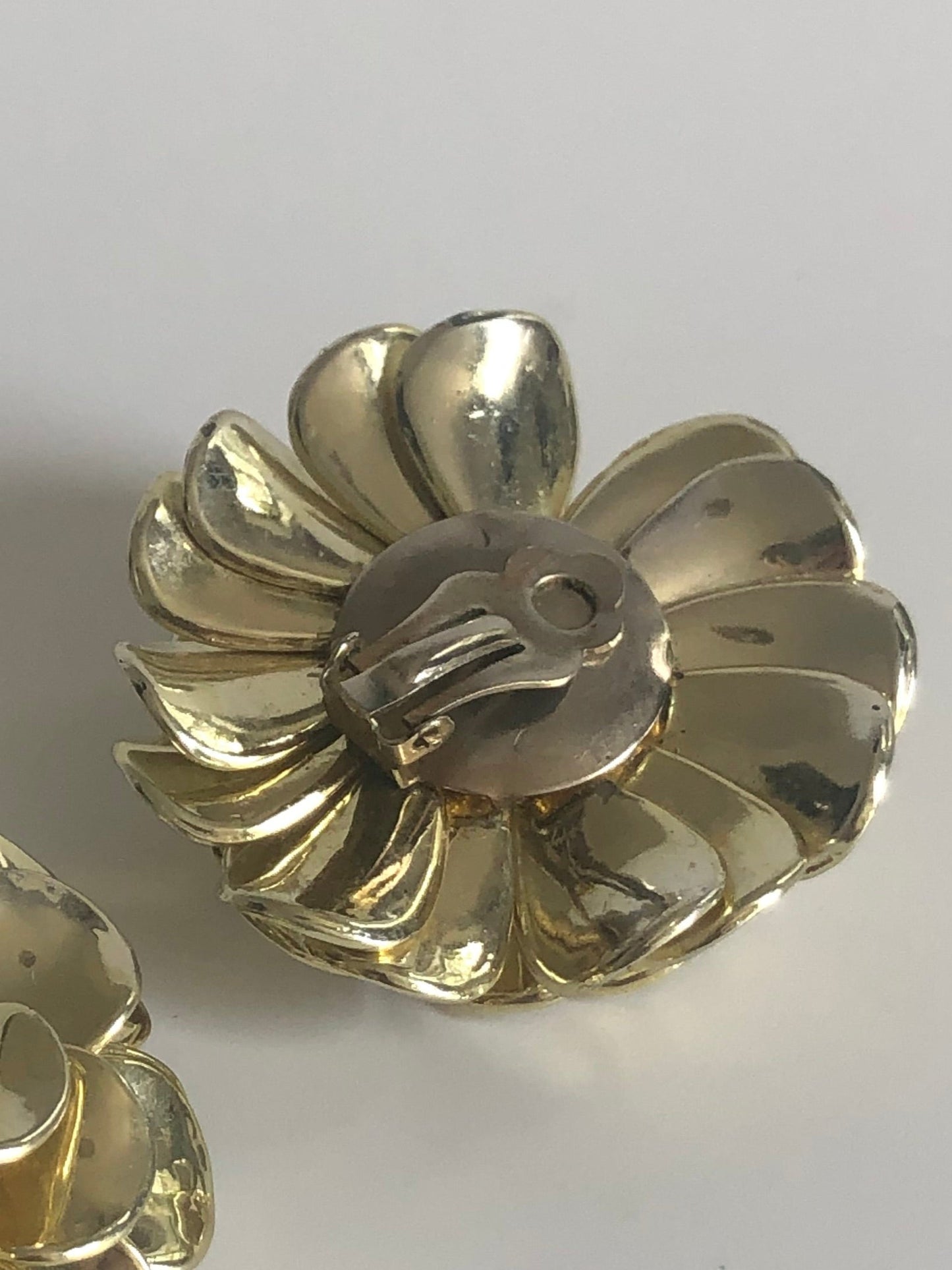 vintage earrings clip on flower gold tone plastic