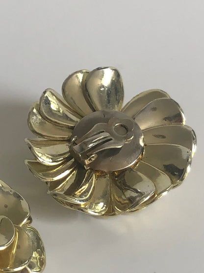vintage earrings clip on flower gold tone plastic