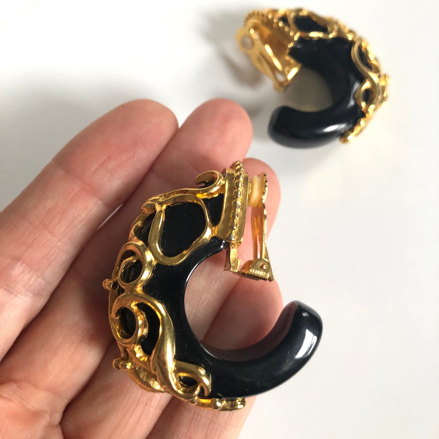 Vintage erwin pearl earrings clip on chunky  large half hoop
