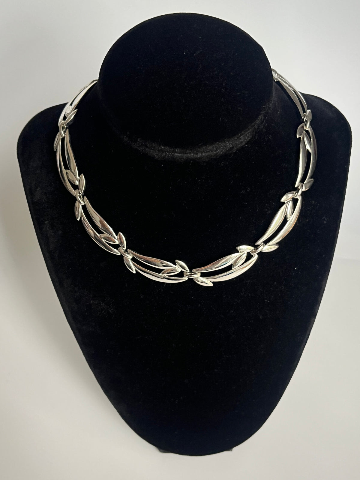 Vintage Monet silver tone  links collar